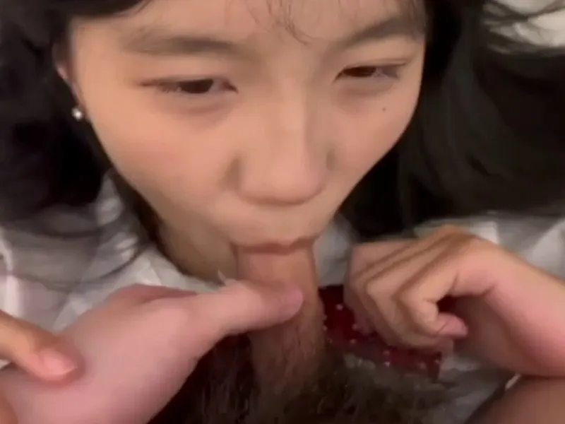 Em loli dễ thương liếm củ khoải biến em thành con em đĩ nứng p2